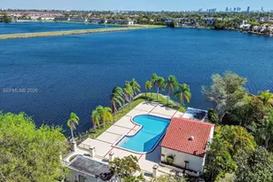 347 Ives Dairy Rd, Miami, FL 33179 - Photo 35