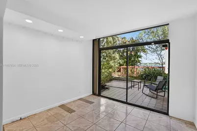 347 Ives Dairy Rd #E347-04, Miami, FL 33179 - Photo 7