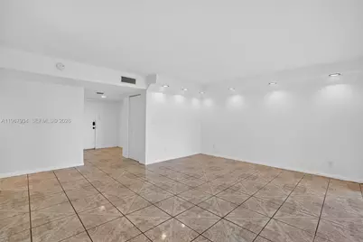 347 Ives Dairy Rd #E347-04, Miami, FL 33179 - Photo 5