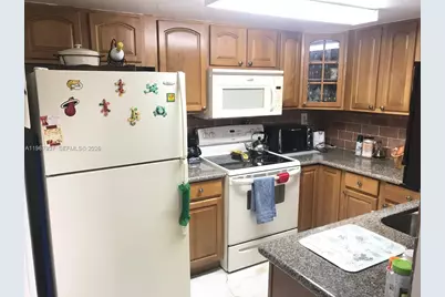 301 NW 84th Ct #703, Miami, FL 33126 - Photo 9