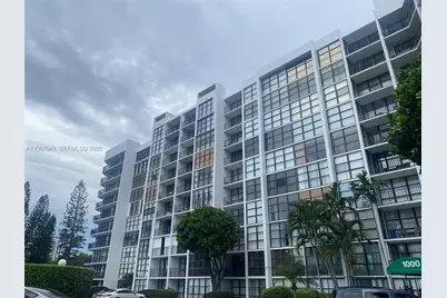 1000 Parkview Dr #427, Hallandale Beach, FL 33009 - Photo 3