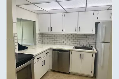 1000 Parkview Dr #427, Hallandale Beach, FL 33009 - Photo 13