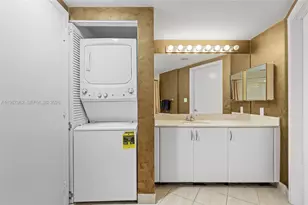 1750 N Bayshore Dr, Miami, FL 33132 - Photo 7