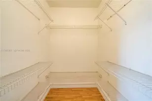 7925 Hawthorne Ave, Miami Beach, FL 33141 - Photo 17