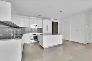 68 SE 6th St, Miami, FL 33131 - Photo 3