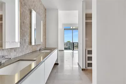 68 SE 6th St #4110, Miami, FL 33131 - Photo 17