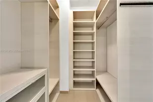 68 SE 6th St, Miami, FL 33131 - Photo 15