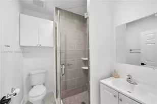 1070 Tyler St, Hollywood, FL 33019 - Photo 19