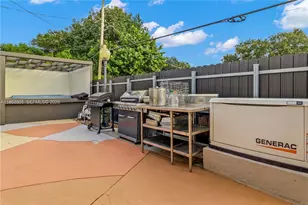 860 Curtiss Dr, Opa-Locka, FL 33054 - Photo 7