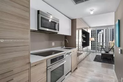 1300 Brickell Bay Dr #2412, Miami, FL 33131 - Photo 5