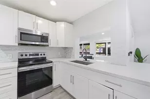 8555 NW 25th Pl, Coral Springs, FL 33065 - Photo 11