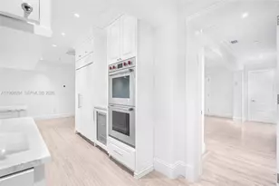 10121 E Broadview Dr, Bay Harbor Islands, FL 33154 - Photo 15