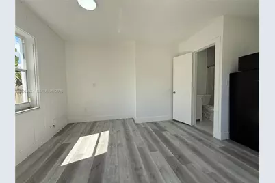 2801 SW 26th St #R-Left, Miami, FL 33133 - Photo 3