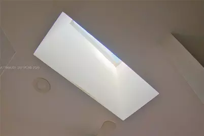 20040 E Oakmont Dr, Hialeah, FL 33015 - Photo 13