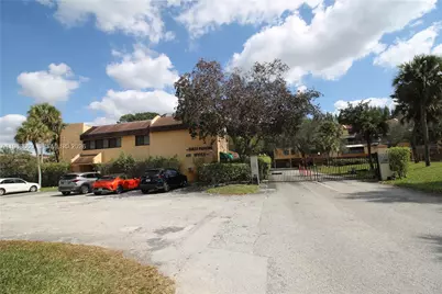 430 Commodore Dr #314, Plantation, FL 33325 - Photo 3