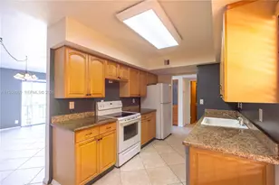 430 Commodore Dr, Plantation, FL 33325 - Photo 3