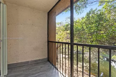 201 Lakeview Dr #203, Weston, FL 33326 - Photo 5