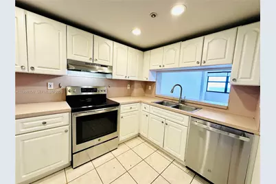 2555 Collins Ave #1609, Miami Beach, FL 33140 - Photo 5