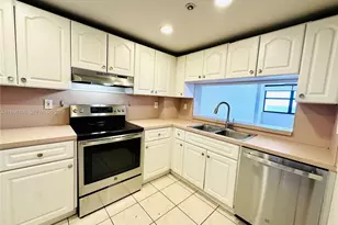 2555 Collins Ave, Miami Beach, FL 33140 - Photo 5