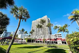 2555 Collins Ave, Miami Beach, FL 33140 - Photo 27