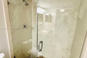 2555 Collins Ave, Miami Beach, FL 33140 - Photo 17