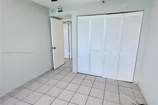 2555 Collins Ave, Miami Beach, FL 33140 - Photo 19