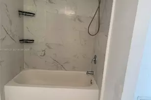 600 NE 36th St, Miami, FL 33137 - Photo 13