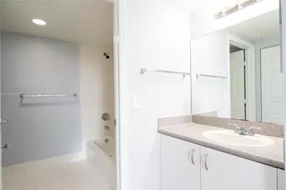 816 NW 11th St #1006, Miami, FL 33136 - Photo 13