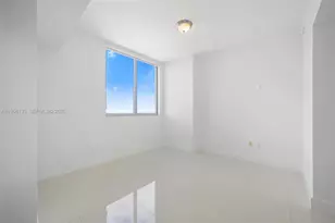 92 SW 3rd St, Miami, FL 33130 - Photo 9