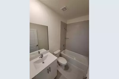 11404 W 33rd Ct #11404, Hialeah, FL 33018 - Photo 9