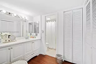 100 Bayview Dr, Sunny Isles Beach, FL 33160 - Photo 23