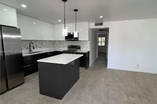 1039 Newport Dr, Deerfield Beach, FL 33442 - Photo 3