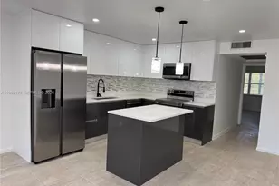 1039 Newport Dr, Deerfield Beach, FL 33442 - Photo 1