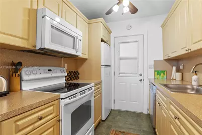 16750 NE 14th Ave #301, Miami, FL 33162 - Photo 3