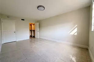 8353 Lake Dr, Doral, FL 33166 - Photo 7