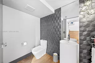 601 NE 36th St, Miami, FL 33137 - Photo 15