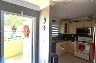 11163 NW 7th St, Miami, FL 33172 - Photo 9