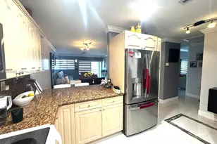 11163 NW 7th St, Miami, FL 33172 - Photo 13