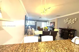 11163 NW 7th St, Miami, FL 33172 - Photo 19