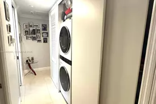 11163 NW 7th St, Miami, FL 33172 - Photo 39