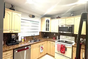 11163 NW 7th St, Miami, FL 33172 - Photo 11