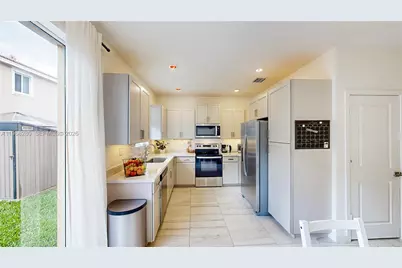 1040 SE 24th Ave, Homestead, FL 33035 - Photo 11