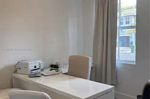 146 SW 170th Ave, Pembroke Pines, FL 33027 - Photo 17