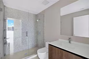 88 SW 7th St, Miami, FL 33130 - Photo 15