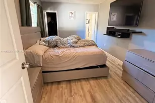 36 Miami Gardens Rd, West Park, FL 33023 - Photo 15