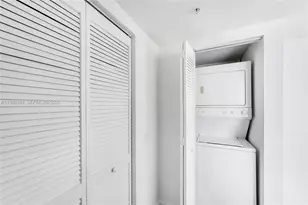 41 SE 5th St, Miami, FL 33131 - Photo 43