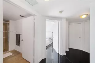 41 SE 5th St, Miami, FL 33131 - Photo 21