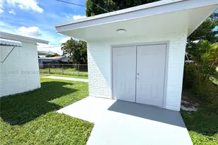 1641 NW 24th Terrace, Fort Lauderdale, FL 33311 - Photo 11