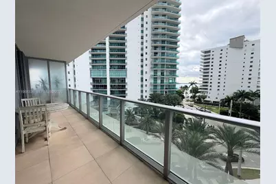 1300 Brickell Bay Dr #607, Miami, FL 33131 - Photo 1