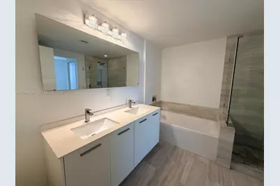 1300 Brickell Bay Dr #607, Miami, FL 33131 - Photo 5